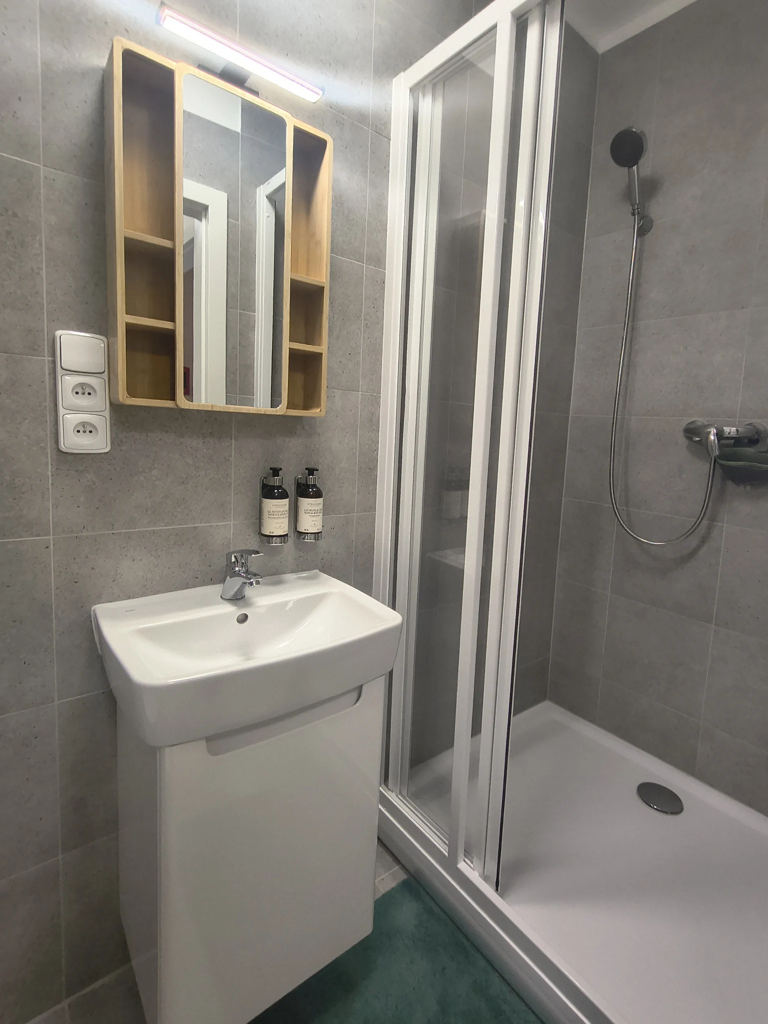 Innenraum oder Badezimmer von Zimmer 402 bei CHILL Apartments