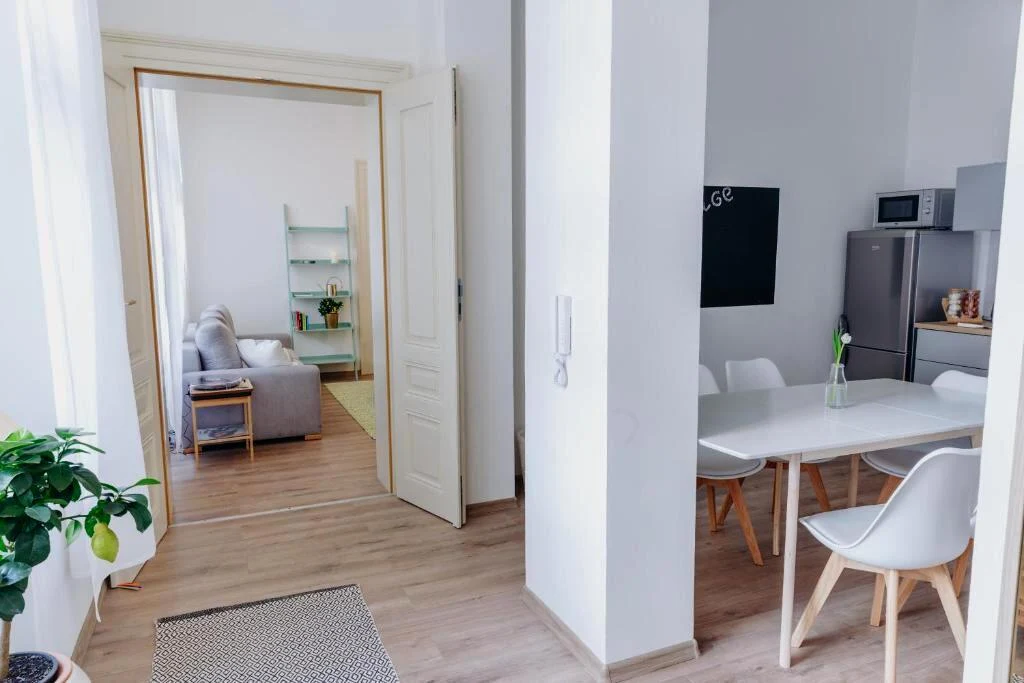 Propojení samostatné kuchyně, jídelny a obytné části kategorie Deluxe XXL
