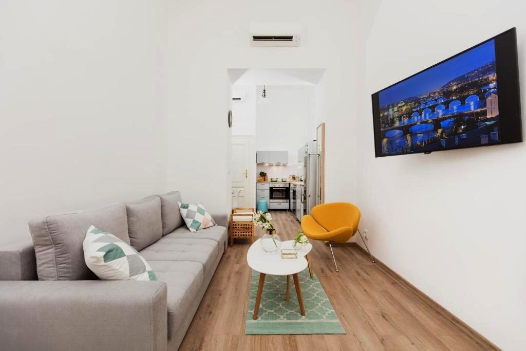 CHILL studio with a bed and private kitchenette