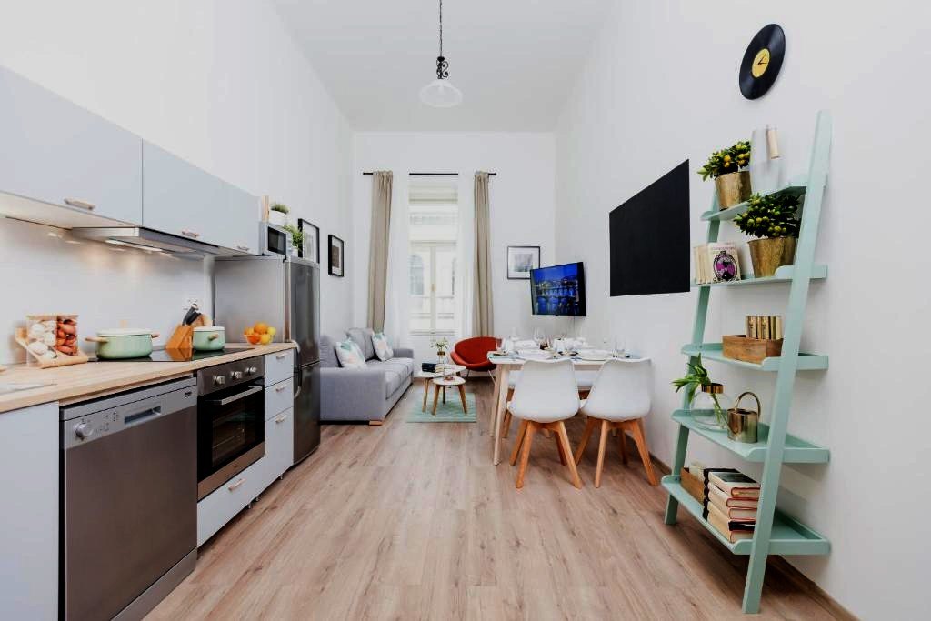 CHILL Apartment mit ausgestatteter Küche, Essbereich und Wohnraum